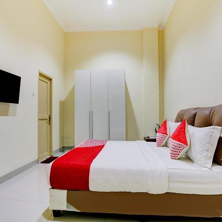 Oyo 90141 3A Syariah Hotel Jakarta Exterior photo