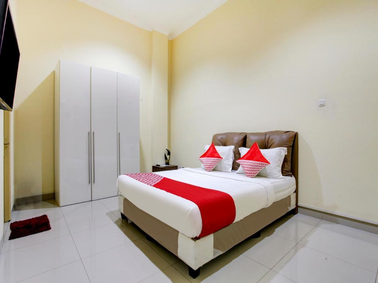 Oyo 90141 3A Syariah Hotel Jakarta Exterior photo