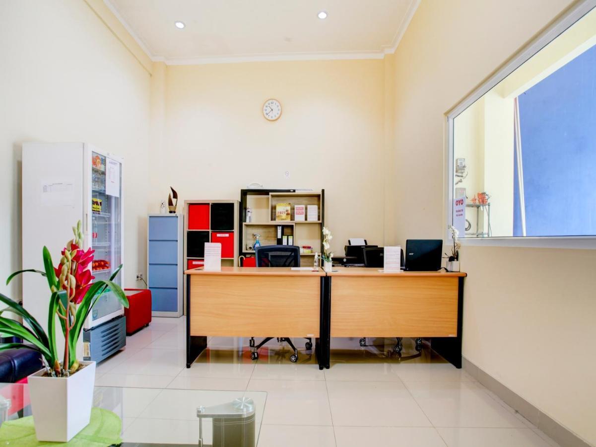 Oyo 90141 3A Syariah Hotel Jakarta Exterior photo