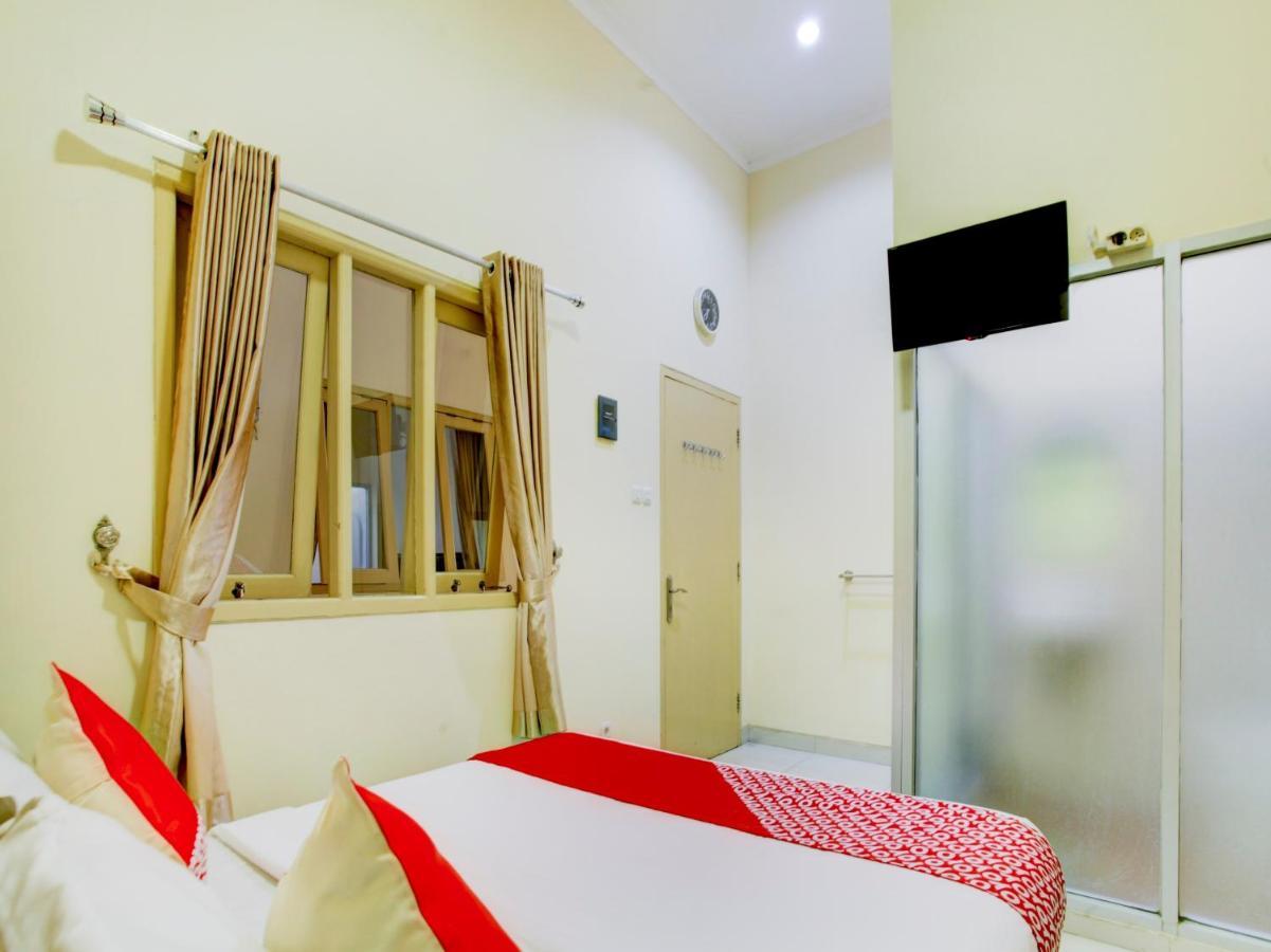 Oyo 90141 3A Syariah Hotel Jakarta Exterior photo