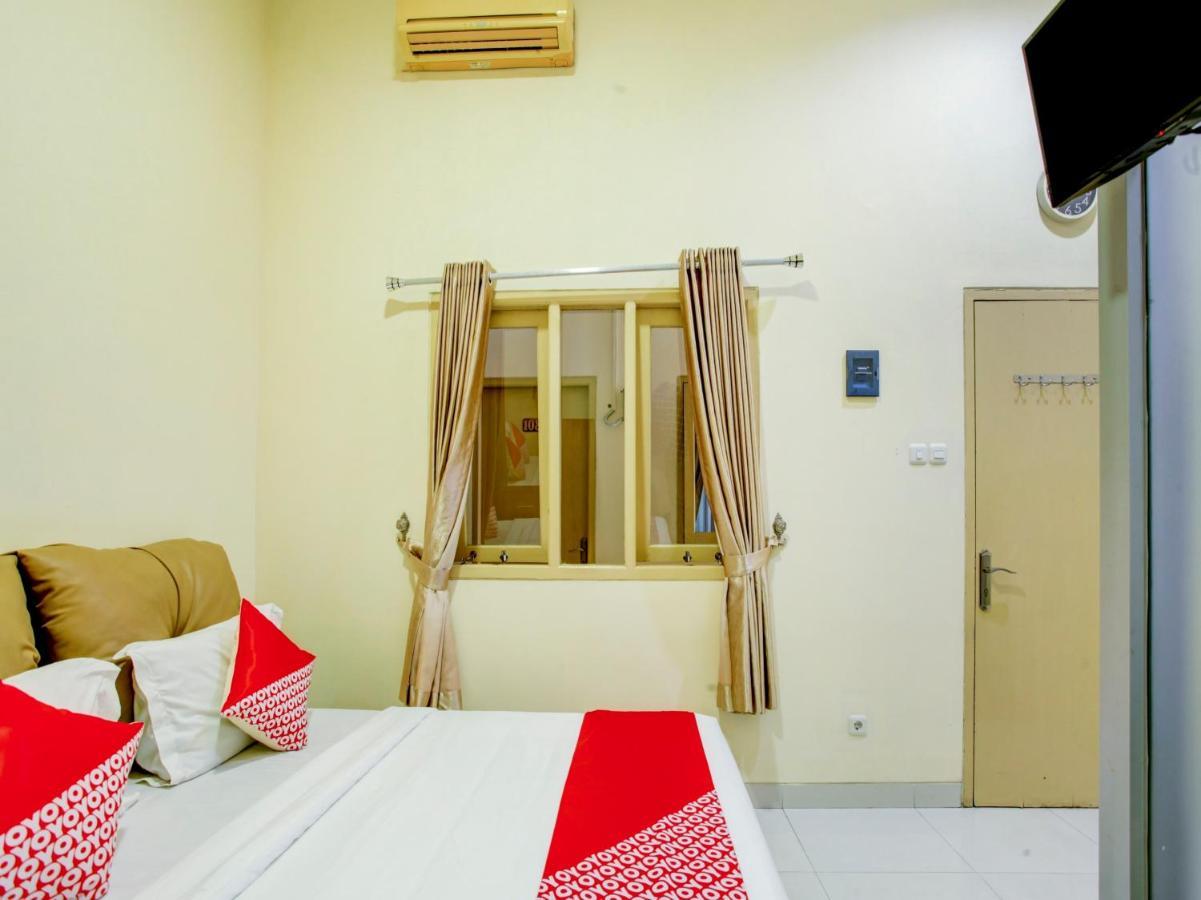Oyo 90141 3A Syariah Hotel Jakarta Exterior photo