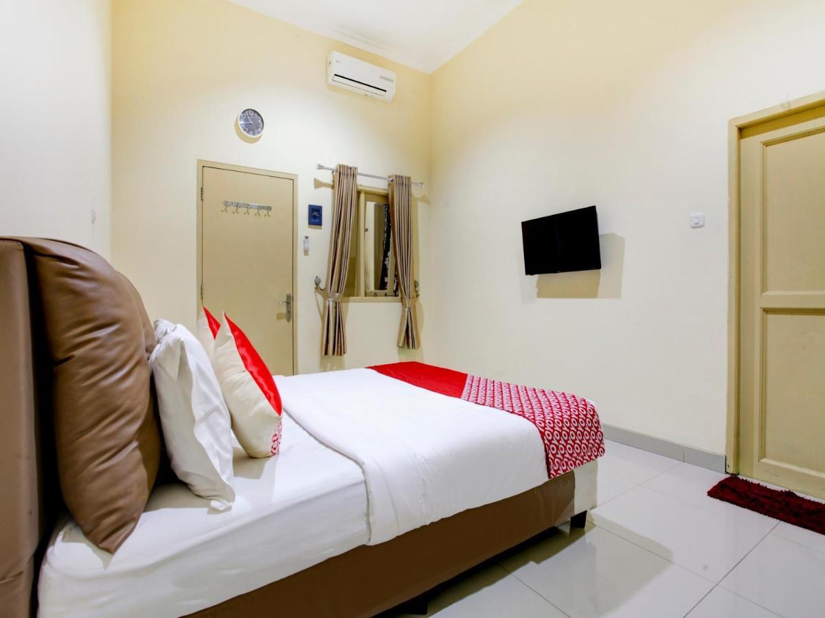 Oyo 90141 3A Syariah Hotel Jakarta Exterior photo