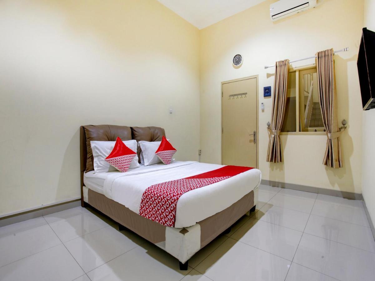 Oyo 90141 3A Syariah Hotel Jakarta Exterior photo