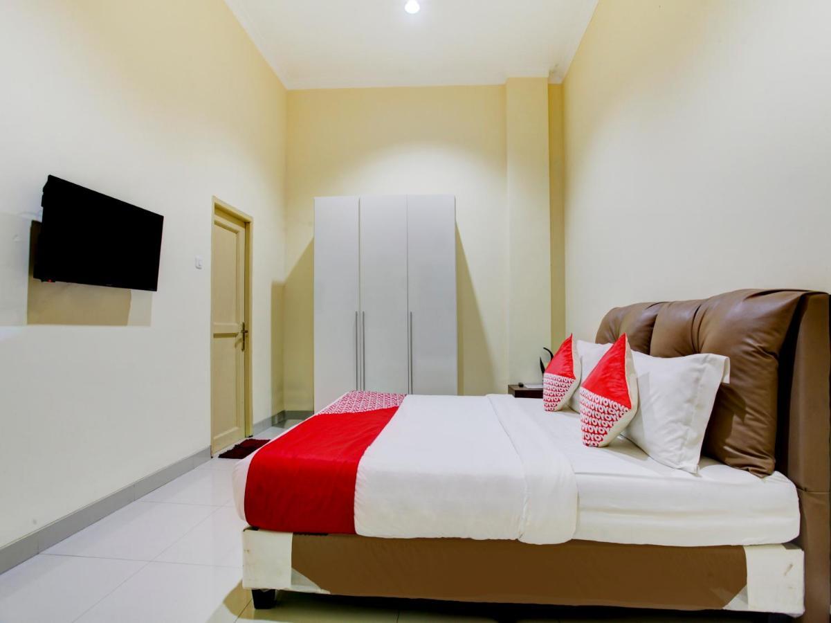Oyo 90141 3A Syariah Hotel Jakarta Exterior photo