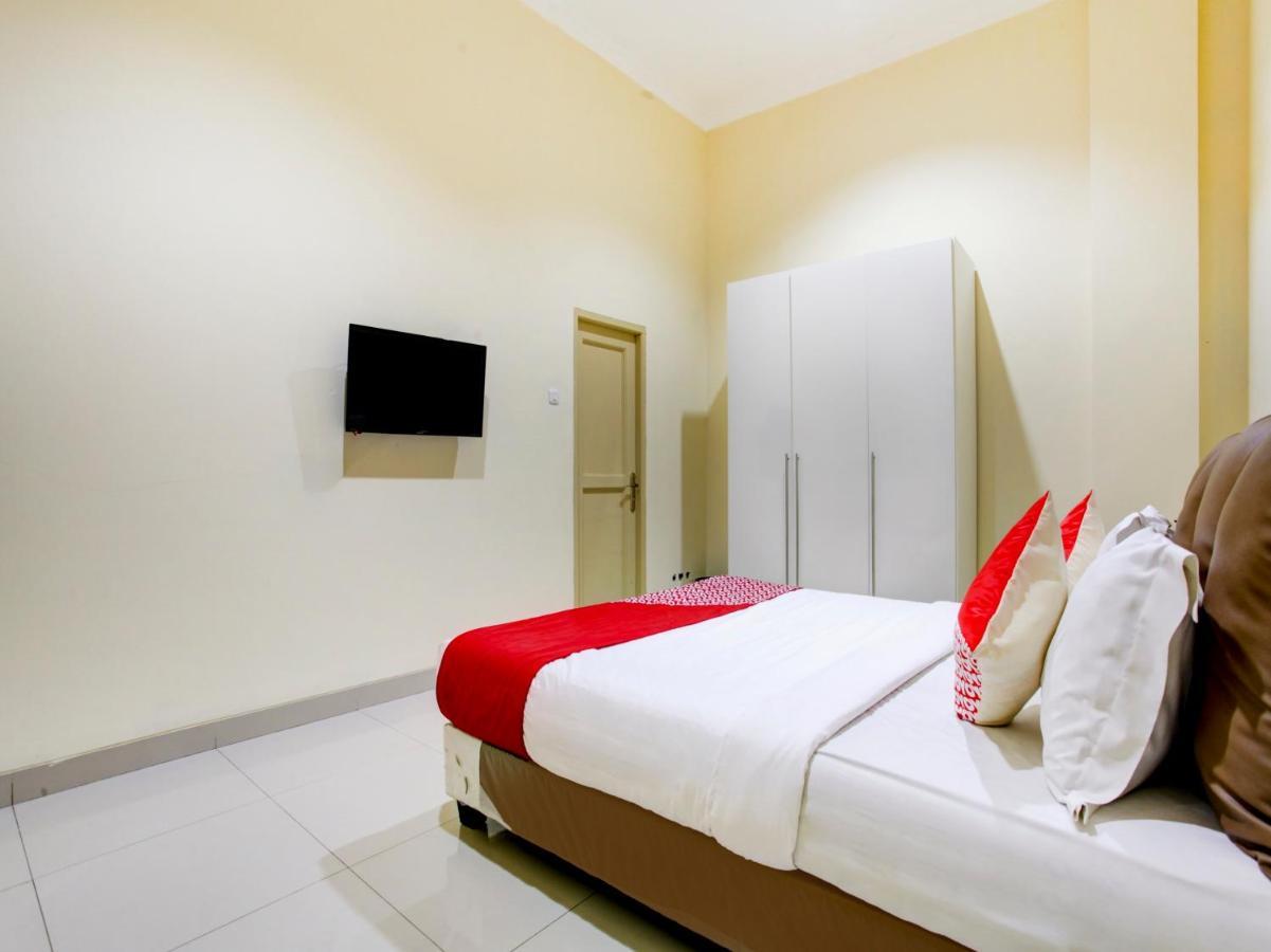 Oyo 90141 3A Syariah Hotel Jakarta Exterior photo