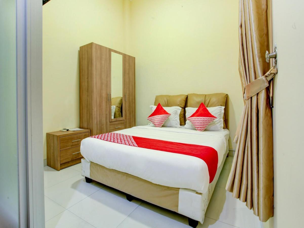Oyo 90141 3A Syariah Hotel Jakarta Exterior photo